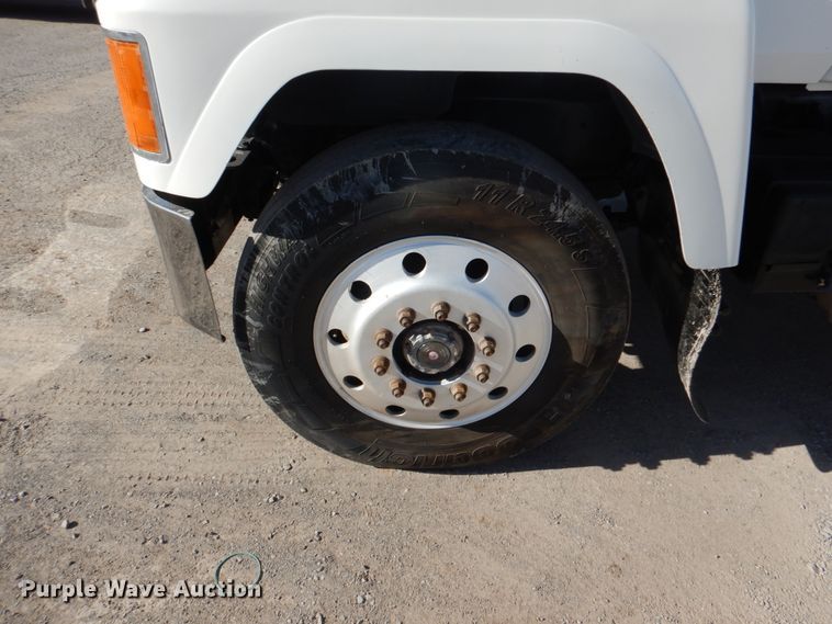 image for item DJ0363 2001 Mack CH613  truck cab and chassis