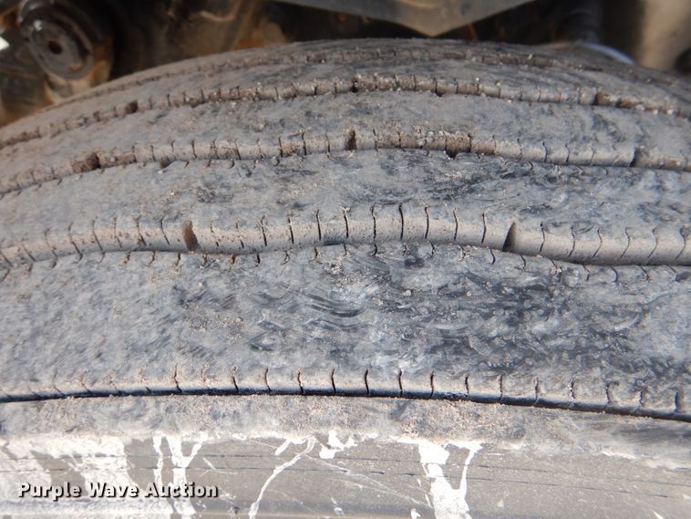 image for item DJ0363 2001 Mack CH613  truck cab and chassis