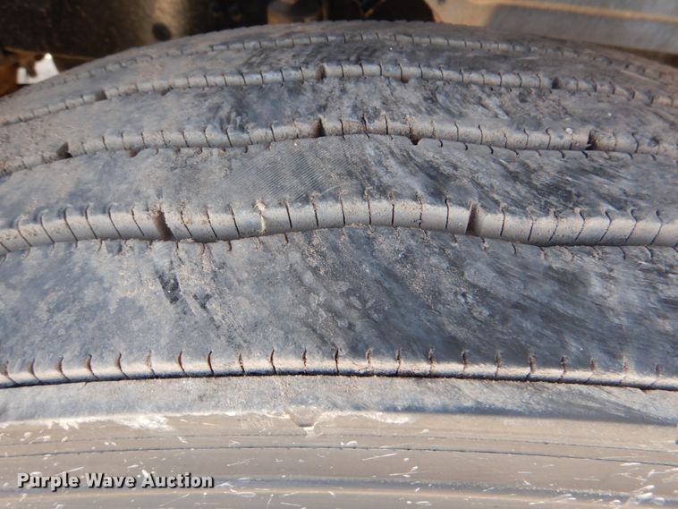 image for item DJ0363 2001 Mack CH613  truck cab and chassis