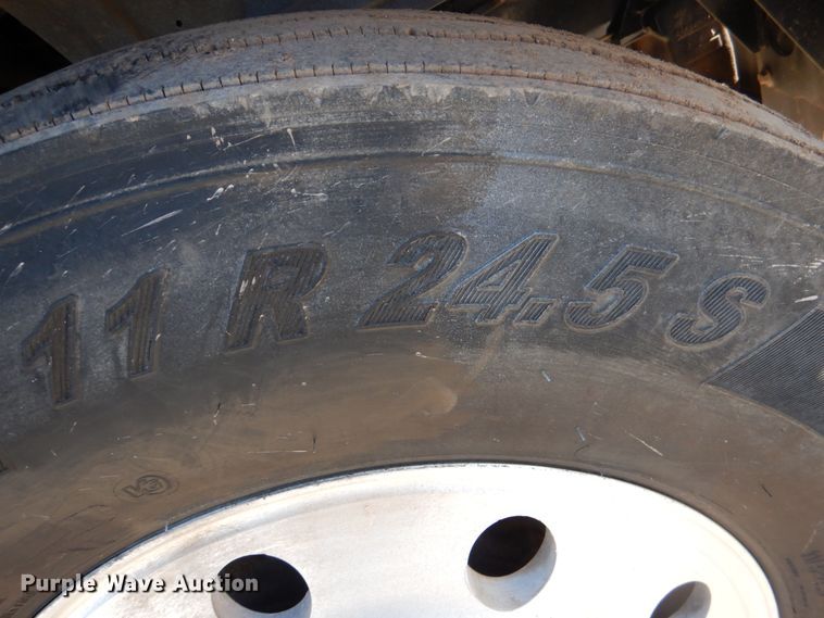 image for item DJ0363 2001 Mack CH613  truck cab and chassis