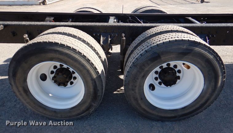 image for item DJ0363 2001 Mack CH613  truck cab and chassis