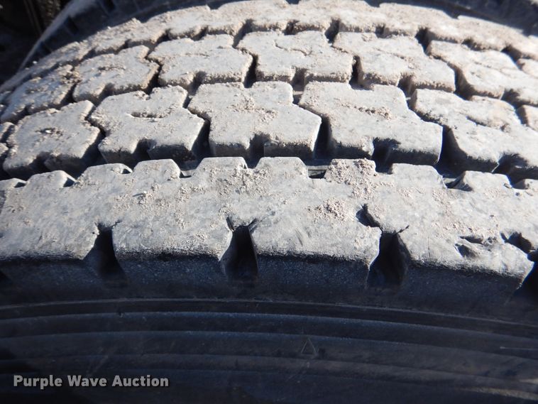 image for item DJ0363 2001 Mack CH613  truck cab and chassis