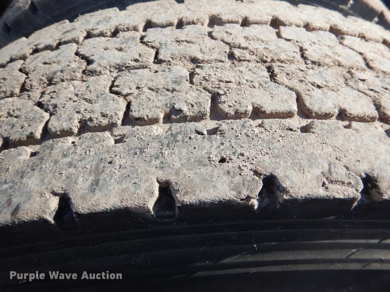 image for item DJ0363 2001 Mack CH613  truck cab and chassis