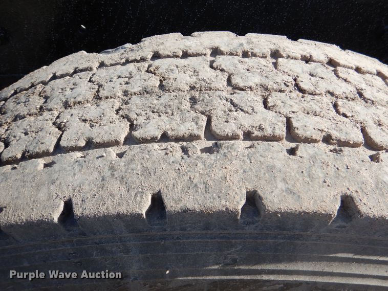 image for item DJ0363 2001 Mack CH613  truck cab and chassis