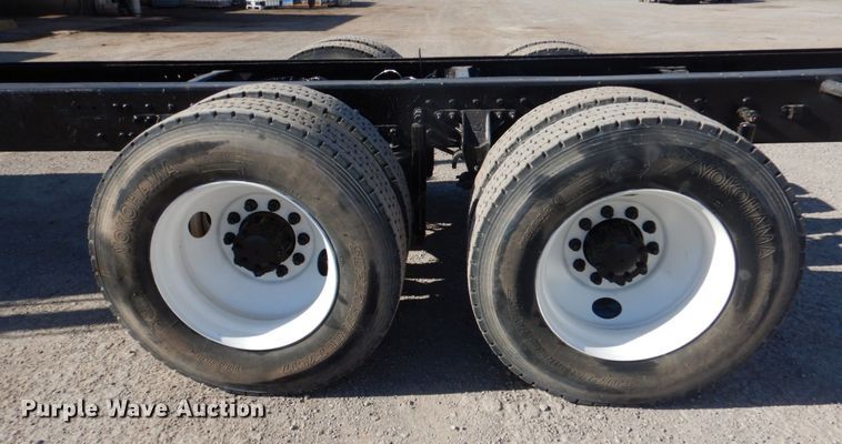 image for item DJ0363 2001 Mack CH613  truck cab and chassis