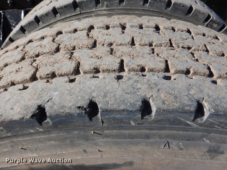 image for item DJ0363 2001 Mack CH613  truck cab and chassis