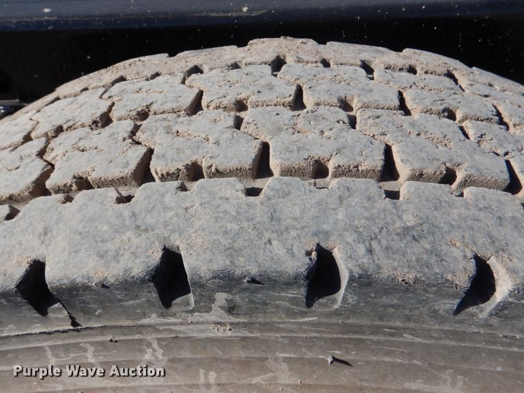 image for item DJ0363 2001 Mack CH613  truck cab and chassis