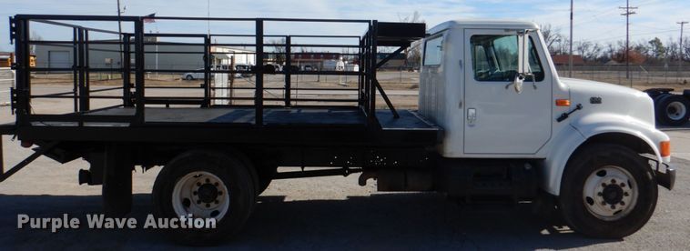 image for item DJ0364 2002 International 4700  flatbed truck