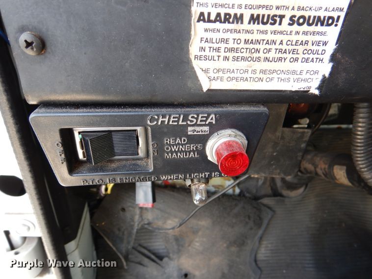 image for item DJ0364 2002 International 4700  flatbed truck