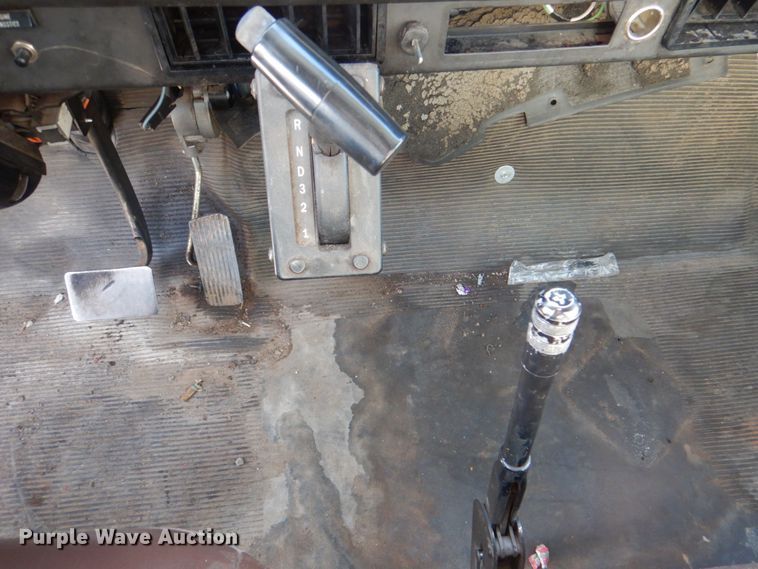 image for item DJ0364 2002 International 4700  flatbed truck