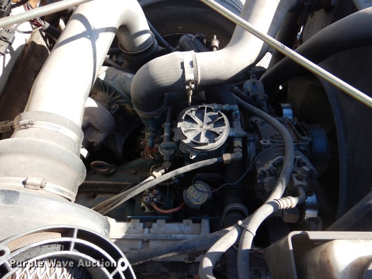 image for item DJ0364 2002 International 4700  flatbed truck