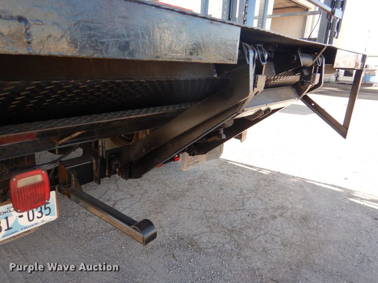 image for item DJ0364 2002 International 4700  flatbed truck