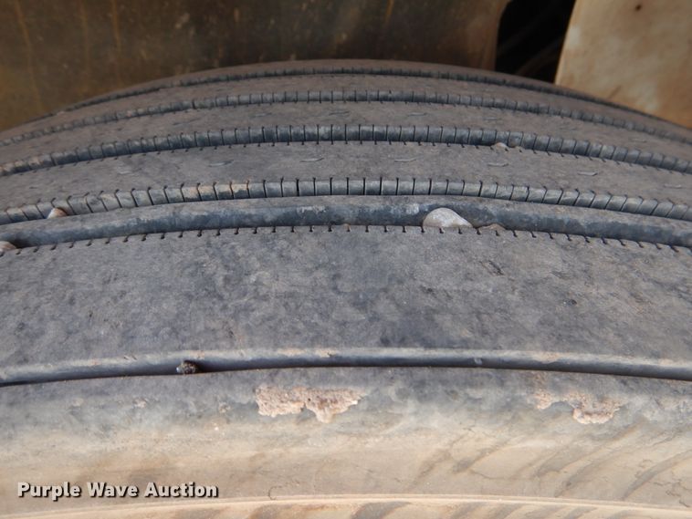 image for item DJ0364 2002 International 4700  flatbed truck