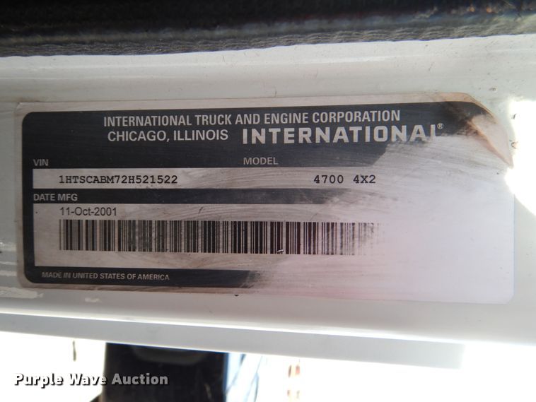 image for item DJ0364 2002 International 4700  flatbed truck