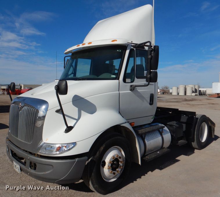 image for item DJ0365 2005 International 8600  semi truck