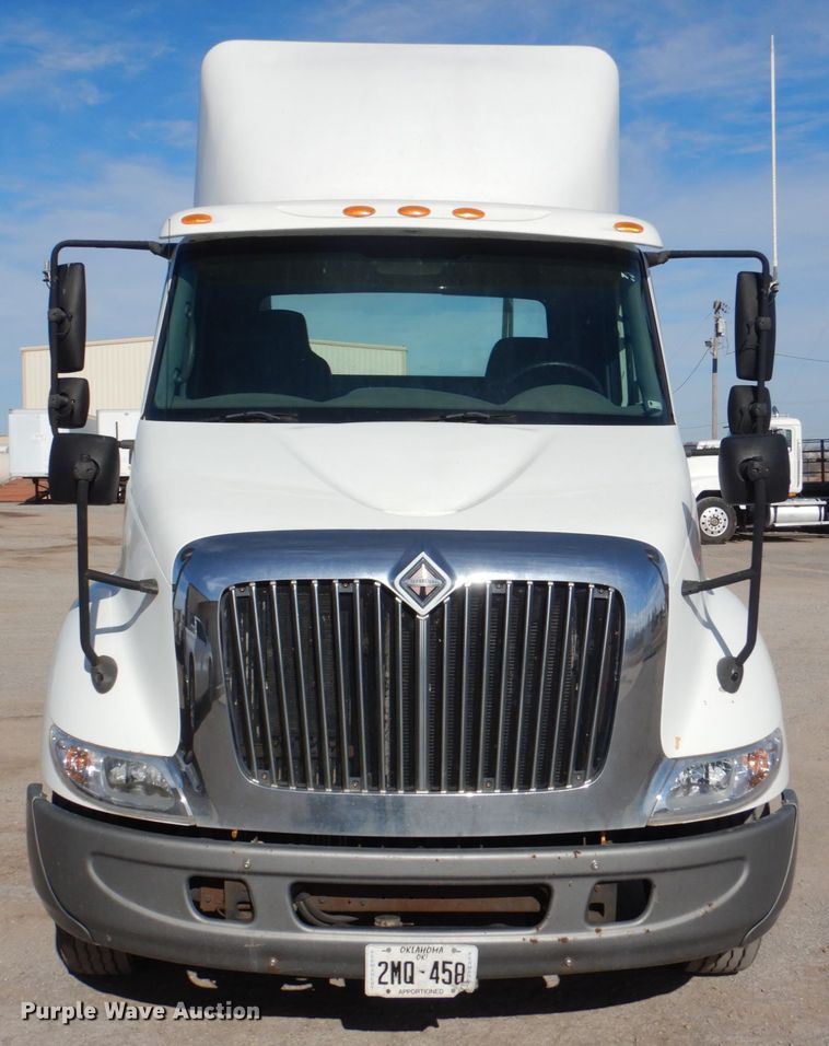 image for item DJ0365 2005 International 8600  semi truck