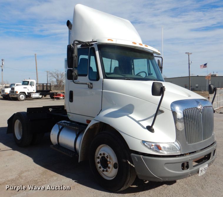 image for item DJ0365 2005 International 8600  semi truck