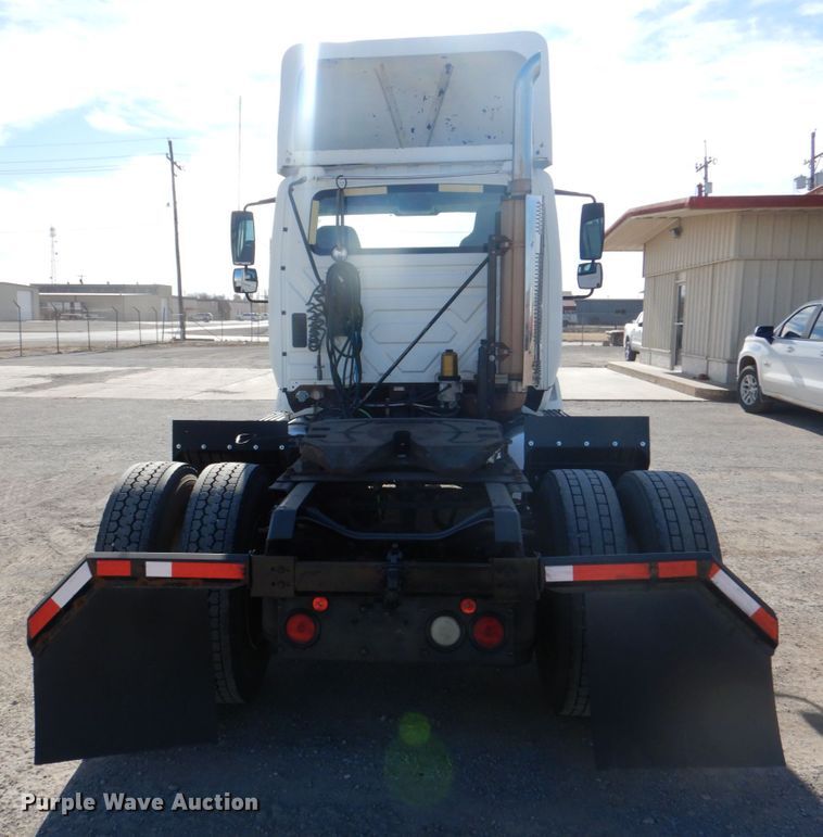 image for item DJ0365 2005 International 8600  semi truck