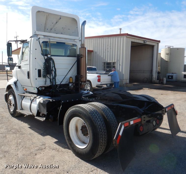 image for item DJ0365 2005 International 8600  semi truck