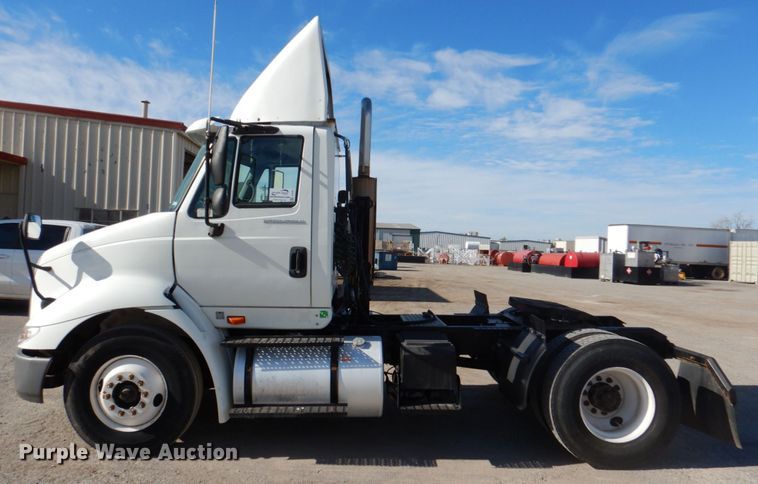 image for item DJ0365 2005 International 8600  semi truck