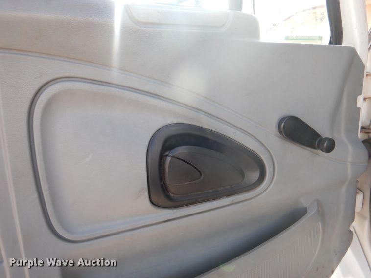 image for item DJ0365 2005 International 8600  semi truck