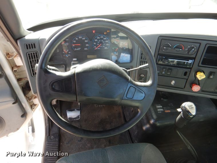 image for item DJ0365 2005 International 8600  semi truck