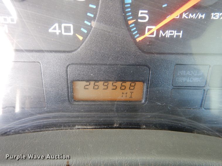 image for item DJ0365 2005 International 8600  semi truck