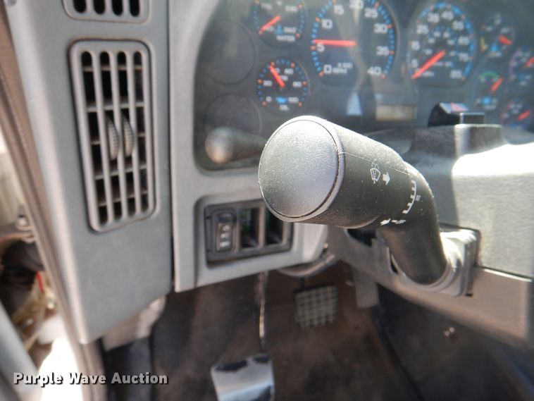 image for item DJ0365 2005 International 8600  semi truck