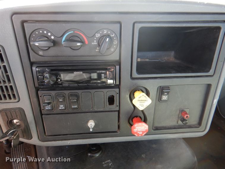 image for item DJ0365 2005 International 8600  semi truck