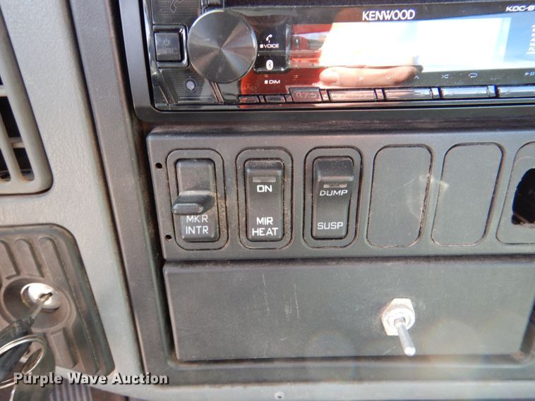 image for item DJ0365 2005 International 8600  semi truck