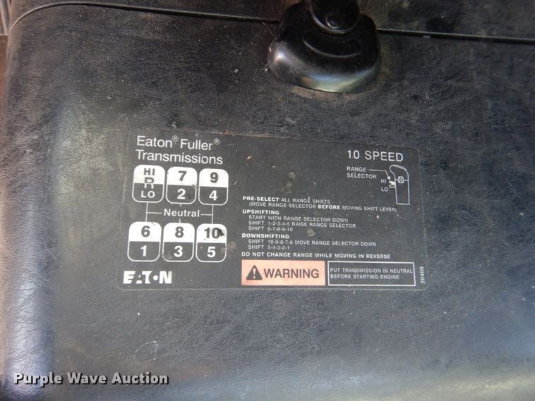 image for item DJ0365 2005 International 8600  semi truck