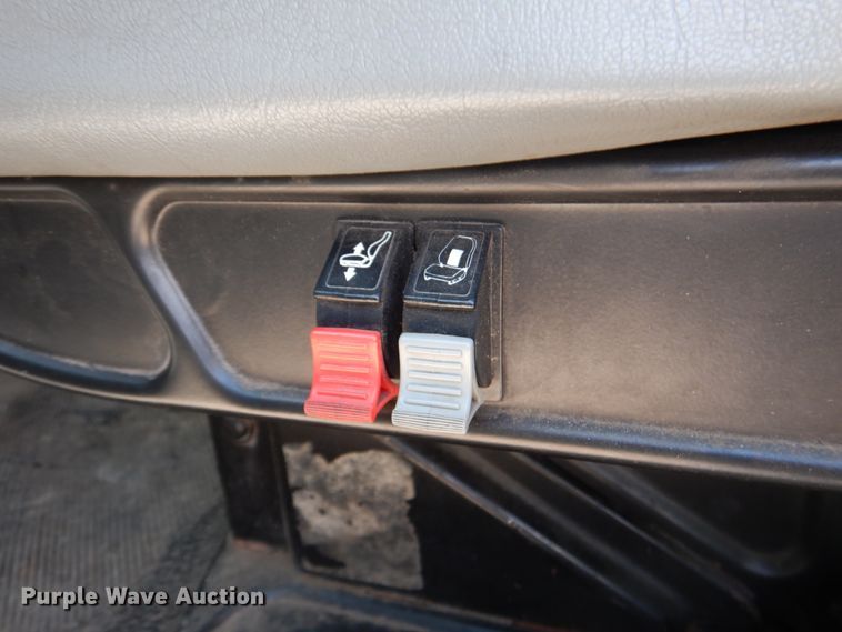 image for item DJ0365 2005 International 8600  semi truck