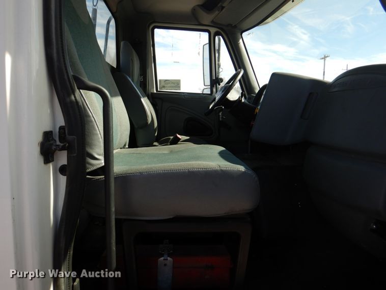 image for item DJ0365 2005 International 8600  semi truck