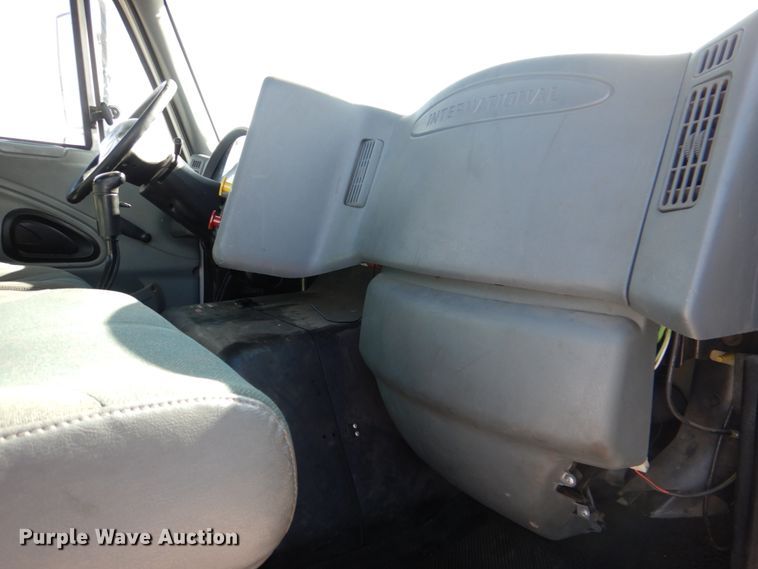 image for item DJ0365 2005 International 8600  semi truck