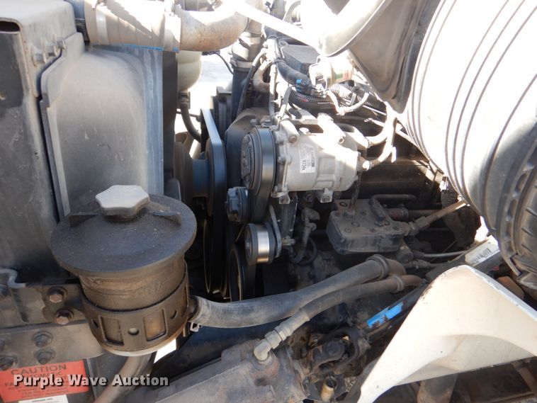 image for item DJ0365 2005 International 8600  semi truck