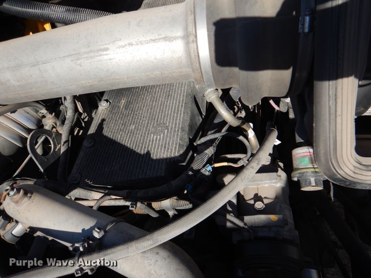 image for item DJ0365 2005 International 8600  semi truck