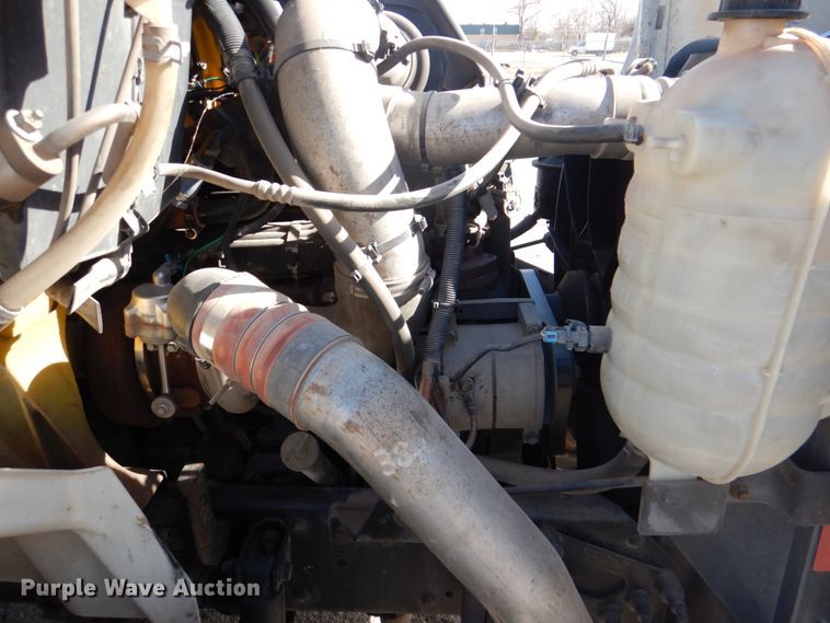 image for item DJ0365 2005 International 8600  semi truck