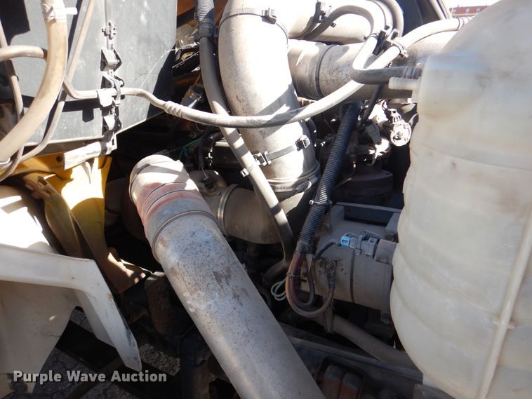 image for item DJ0365 2005 International 8600  semi truck