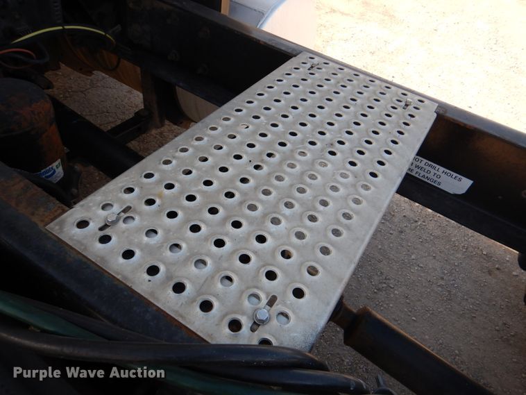 image for item DJ0365 2005 International 8600  semi truck