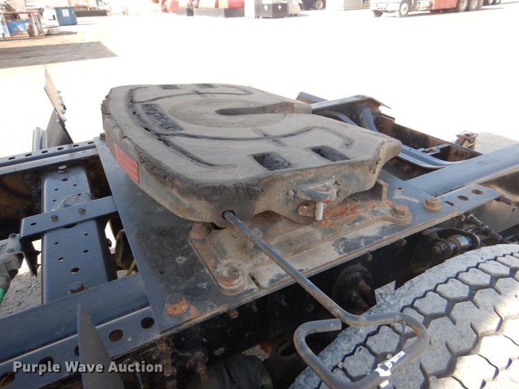 image for item DJ0365 2005 International 8600  semi truck