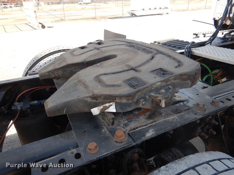 image for item DJ0365 2005 International 8600  semi truck