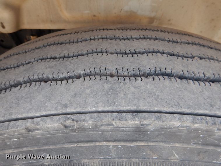 image for item DJ0365 2005 International 8600  semi truck