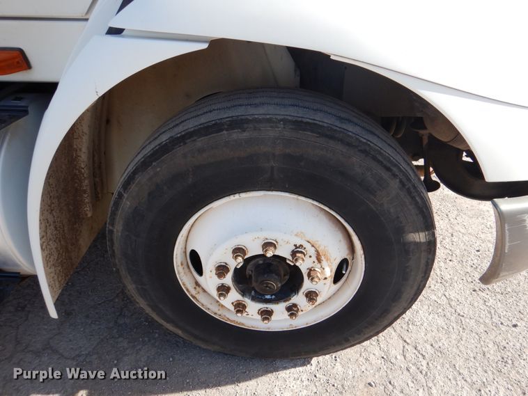 image for item DJ0365 2005 International 8600  semi truck