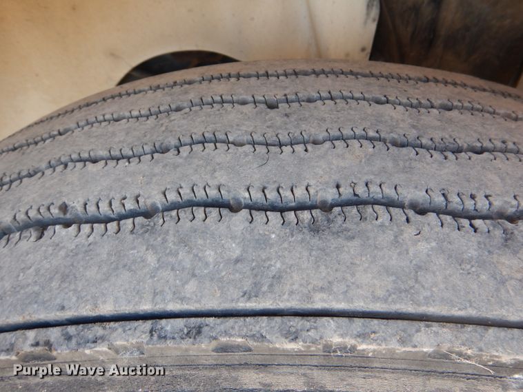 image for item DJ0365 2005 International 8600  semi truck