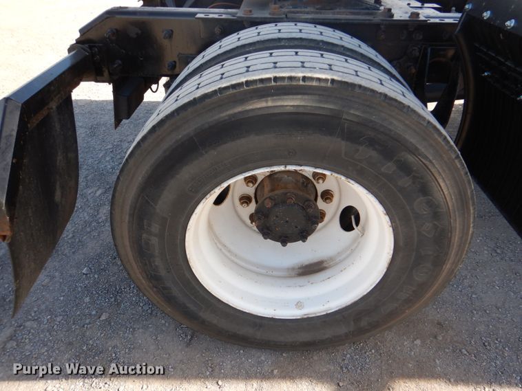 image for item DJ0365 2005 International 8600  semi truck