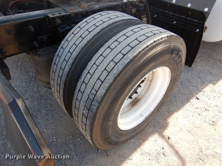 image for item DJ0365 2005 International 8600  semi truck