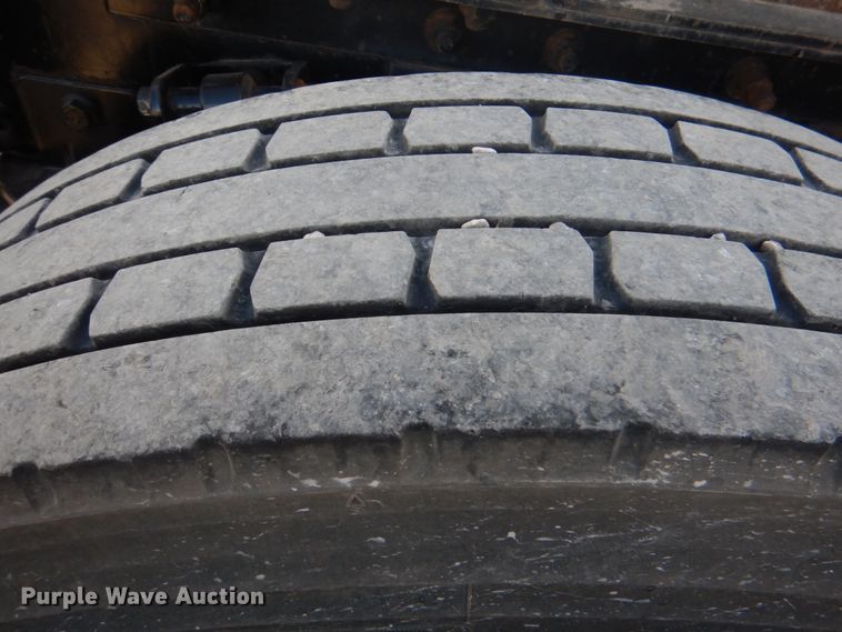 image for item DJ0365 2005 International 8600  semi truck