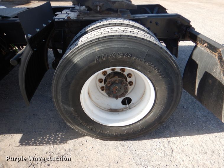 image for item DJ0365 2005 International 8600  semi truck