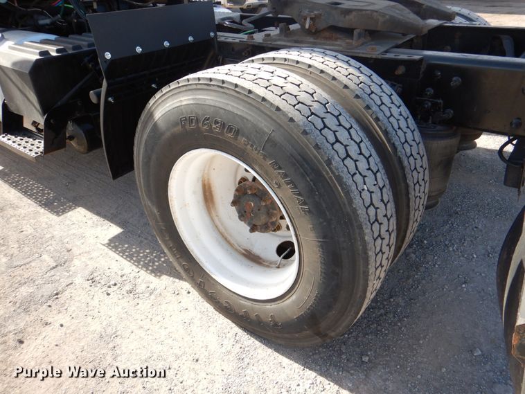 image for item DJ0365 2005 International 8600  semi truck