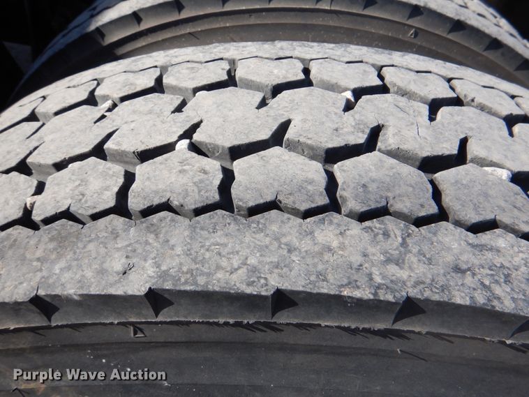 image for item DJ0365 2005 International 8600  semi truck